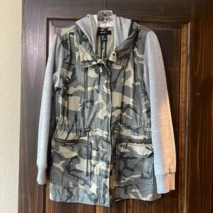Forever 21 Grey Camo Hooded Jacket Size L